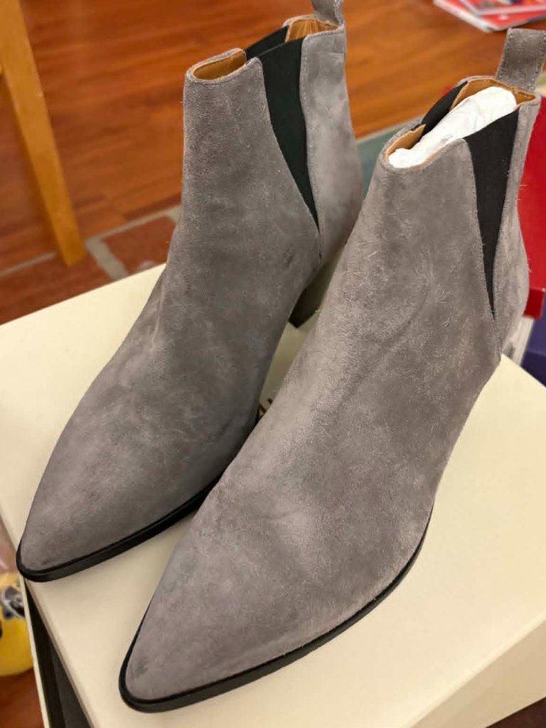 M.Gemi Gray Suede Chelsea Ankle Boots - Eu 39 / Us 8.5-9